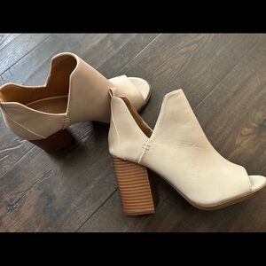 Elegant Cream Peep-Toe Block Heel Shoes size 7.5